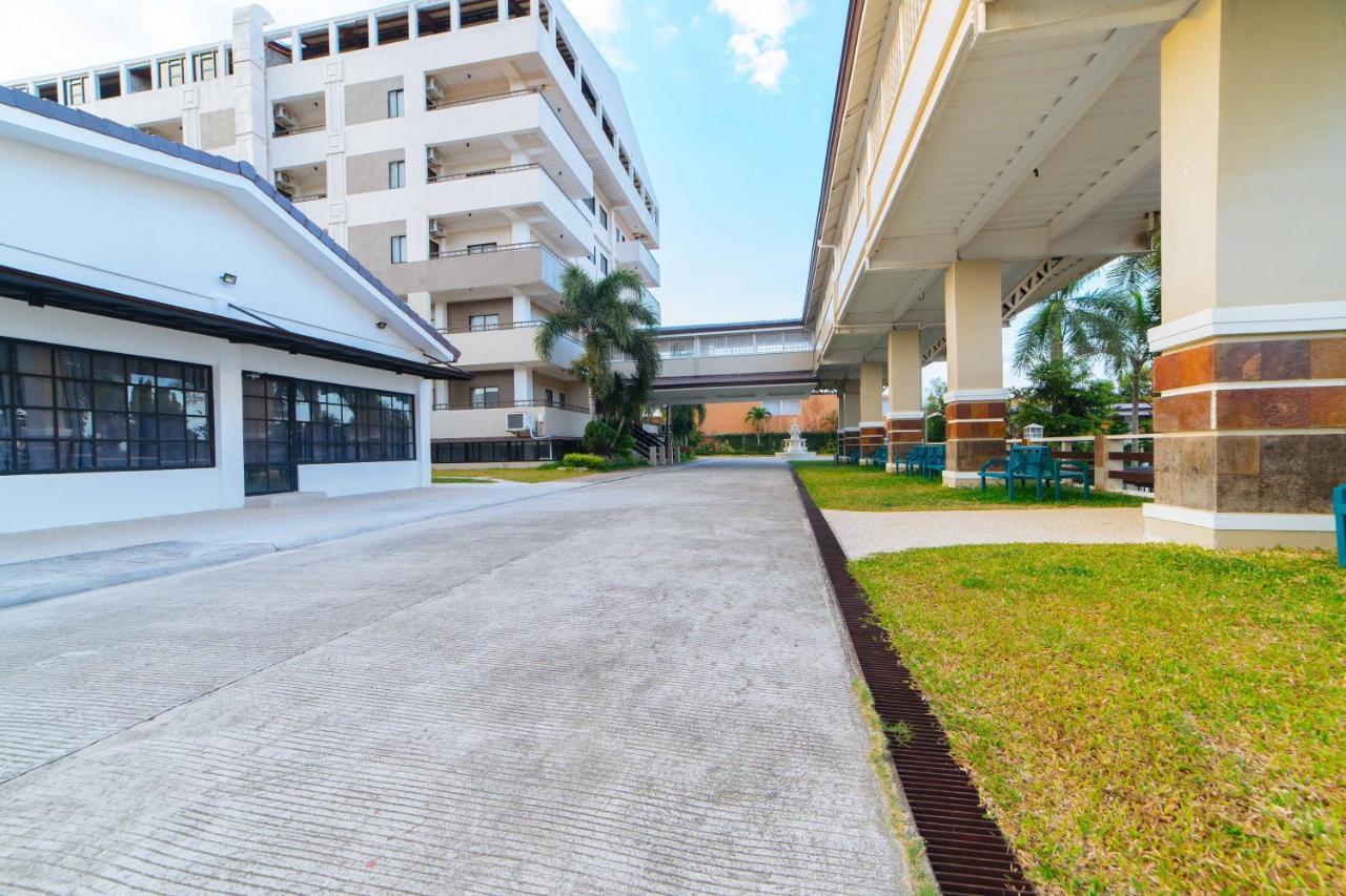 Reddoorz Premium @ Sta Rosa Tagaytay Road Silang Exterior foto