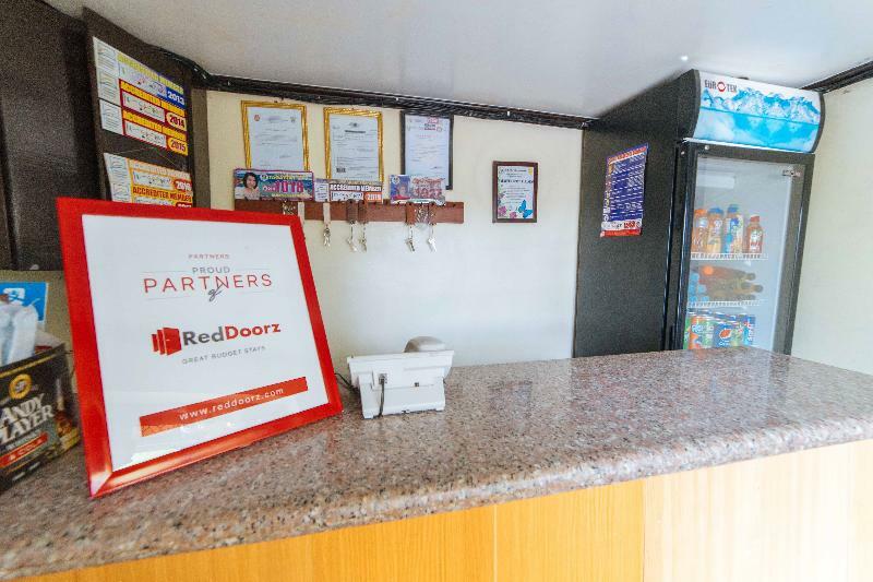 Reddoorz Premium @ Sta Rosa Tagaytay Road Silang Exterior foto