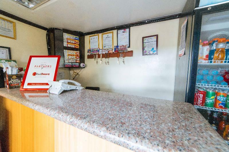 Reddoorz Premium @ Sta Rosa Tagaytay Road Silang Exterior foto